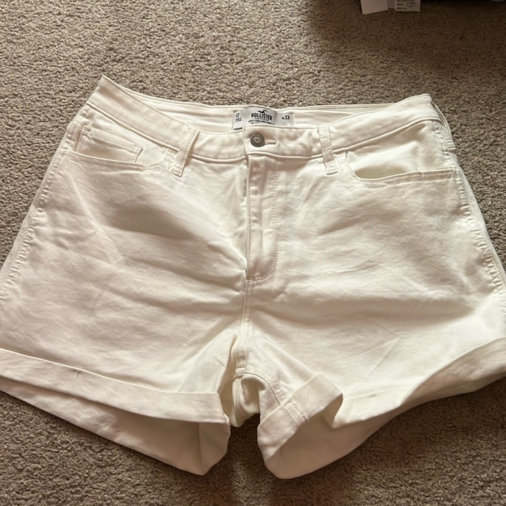 Hollister curvy high rise shorts 3” size 17